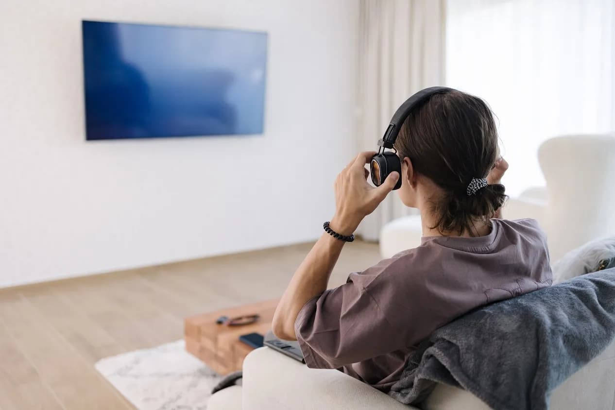 Jak podłączyć słuchawki do telewizora i uniknąć problemów z dźwiękiem Jak podłączyć słuchawki do telewizora i uniknąć problemów z dźwiękiem