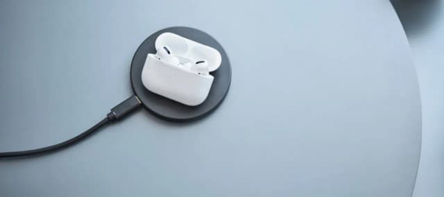 Jak sprawdzić naładowanie AirPods, aby uniknąć rozczarowań z baterią Jak sprawdzić naładowanie AirPods, aby uniknąć rozczarowań z baterią