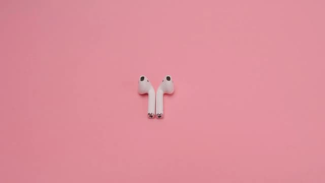 Jak znaleźć swoje AirPods i uniknąć ich zgubienia na zawsze Jak znaleźć swoje AirPods i uniknąć ich zgubienia na zawsze