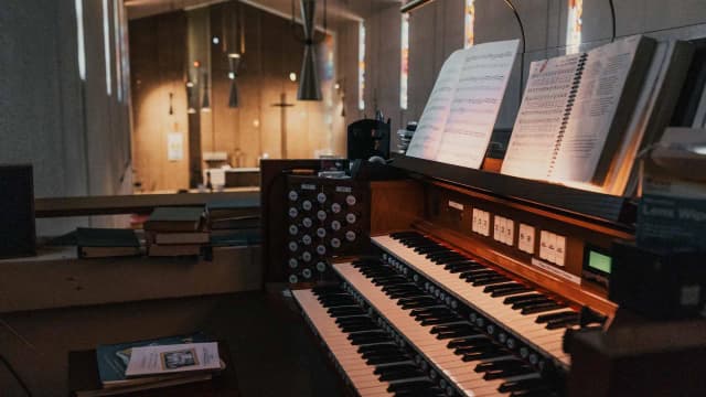 Jak zagrać na organach Sto lat - proste akordy na każdą okazję Jak zagrać na organach Sto lat - proste akordy na każdą okazję